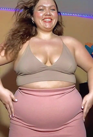 Hottest Lexie Lemon Shows Cleavage in Beige Crop Top and Bouncing Tits