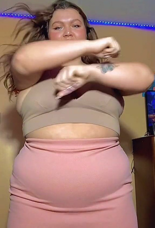 2. Hottest Lexie Lemon Shows Cleavage in Beige Crop Top and Bouncing Tits