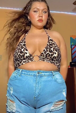 Erotic Lexie Lemon Shows Cleavage in Leopard Crop Top and Bouncing Boobs