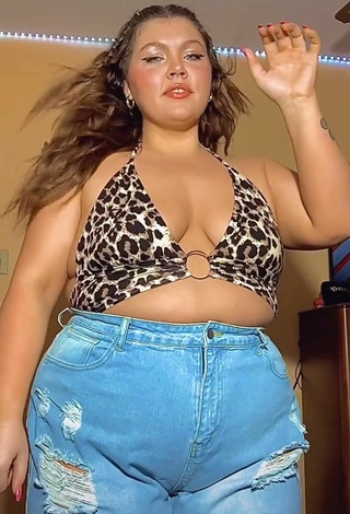 3. Erotic Lexie Lemon Shows Cleavage in Leopard Crop Top and Bouncing Boobs