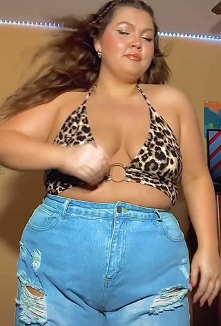 5. Erotic Lexie Lemon Shows Cleavage in Leopard Crop Top and Bouncing Boobs