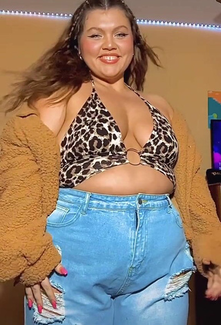 Amazing Lexie Lemon Shows Cleavage in Hot Leopard Crop Top and Bouncing Boobs