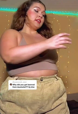 Cute Lexie Lemon Shows Cleavage in Beige Crop Top and Bouncing Tits