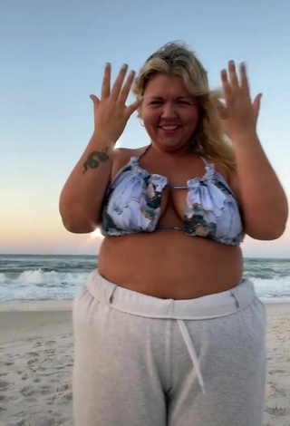 2. Seductive Lexie Lemon Shows Cleavage in Bikini Top at the Beach and Bouncing Boobs