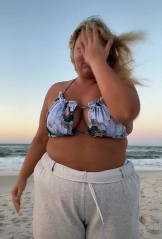 4. Seductive Lexie Lemon Shows Cleavage in Bikini Top at the Beach and Bouncing Boobs