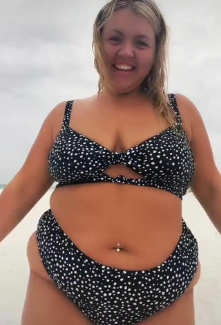 4. Hot Lexie Lemon Shows Cleavage in Bikini at the Beach