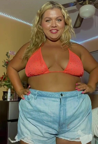 2. Cute Lexie Lemon Shows Cleavage in Orange Bikini Top and Bouncing Boobs