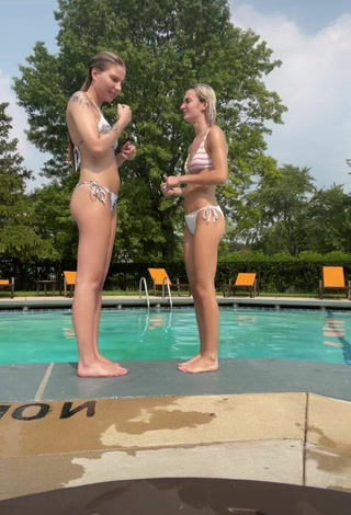 5. Sexy Lexi Orlove Shows Cleavage in Bikini at the Pool
