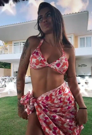 Really Cute Marina Ferrari Shows Cleavage in Bikini