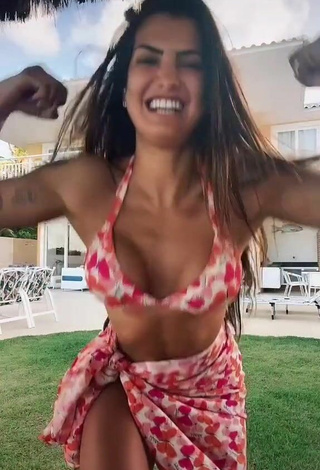 2. Really Cute Marina Ferrari Shows Cleavage in Bikini