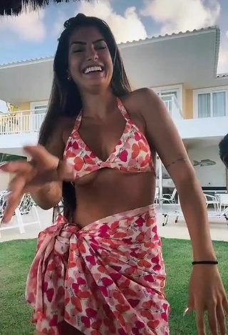 5. Really Cute Marina Ferrari Shows Cleavage in Bikini