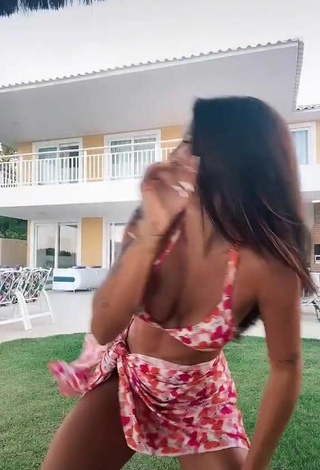 5. Breathtaking Marina Ferrari Shows Cleavage in Bikini