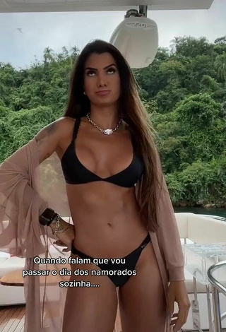 Sexy Marina Ferrari Shows Butt
