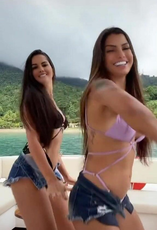 3. Hottie Marina Ferrari Shows Cleavage in Bikini on a Boat