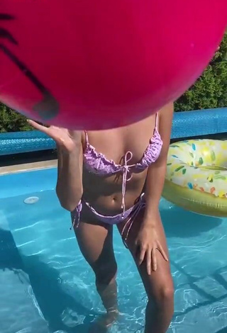 3. Sexy Marta Rental Shows Cleavage in Bikini at the Pool