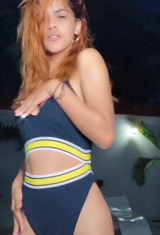 3. Hot Melissa Rodriguez Shows Butt