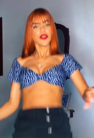 2. Hot Melissa Rodriguez in Crop Top and Bouncing Boobs