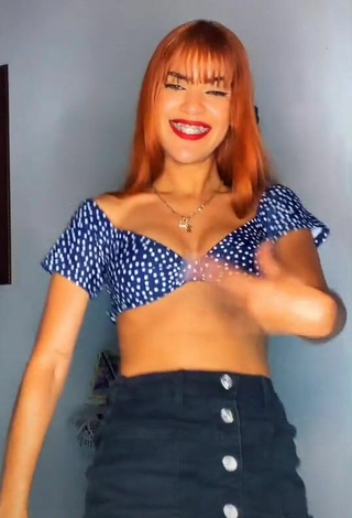 5. Hot Melissa Rodriguez in Crop Top and Bouncing Boobs