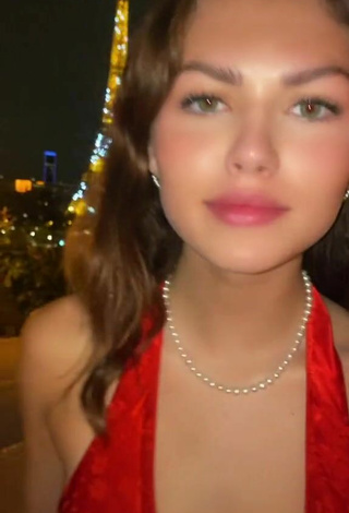 3. Sexy Michelle Wozniak Shows Cleavage in Red Dress