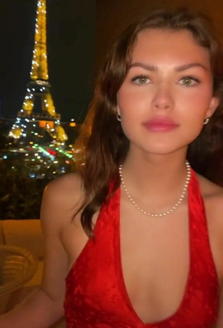 4. Sexy Michelle Wozniak Shows Cleavage in Red Dress