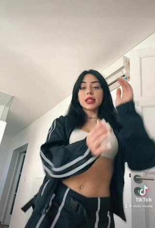 3. Sexy Nicki Nicole Shows Cleavage in White Crop Top