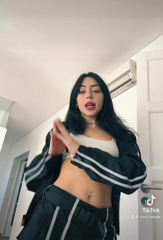 4. Sexy Nicki Nicole Shows Cleavage in White Crop Top