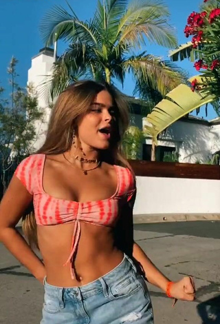 2. Sweetie Giulia Amato Shows Cleavage in Crop Top and Bouncing Boobs