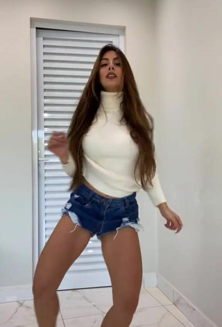 4. Sexy Pamela Drudi Shows Butt while Twerking and Bouncing Boobs