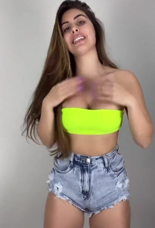 4. Sexy Pamela Drudi Shows Cleavage in Bikini Top and Bouncing Boobs