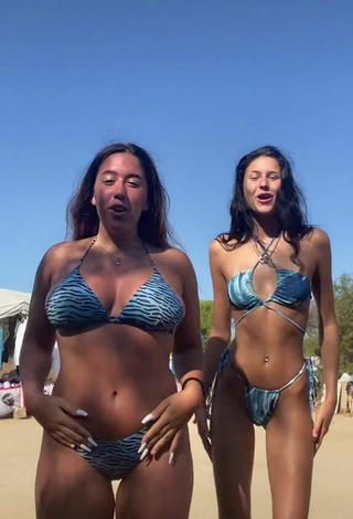 2. Sexy Samantha Frison Shows Cleavage in Bikini at the Beach