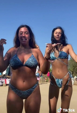 3. Sexy Samantha Frison Shows Cleavage in Bikini at the Beach
