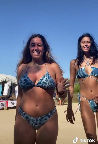 4. Sexy Samantha Frison Shows Cleavage in Bikini at the Beach