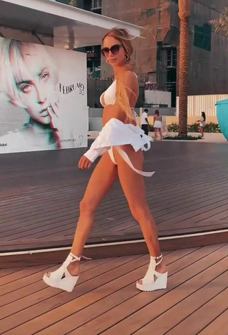 2. Hot Sara Damnjanović Shows Butt