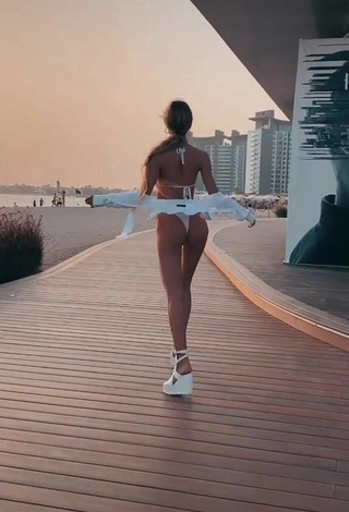 4. Hot Sara Damnjanović Shows Butt