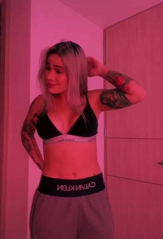 4. Sexy Cintia Cossio Shows Cleavage in Black Sport Bra