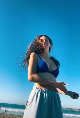 4. Cute Sydney Vézina Shows Cleavage in Blue Bikini Top at the Beach and Bouncing Boobs