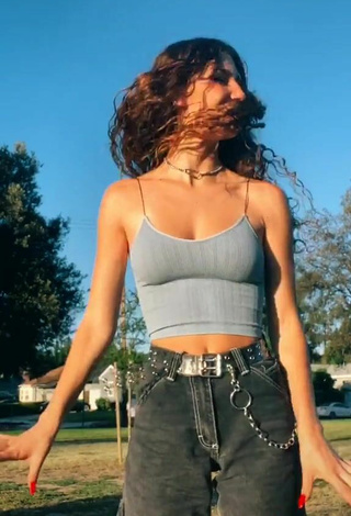 4. Sweet Sydney Vézina Shows Cleavage in Cute Grey Crop Top and Bouncing Boobs