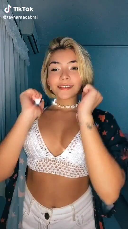 Hot Taynara Cabral Shows Cleavage in White Crop Top | sexyfilter.com