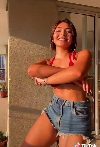 4. Hot Taynara Cabral Shows Cleavage in Red Bikini Top and Bouncing Tits