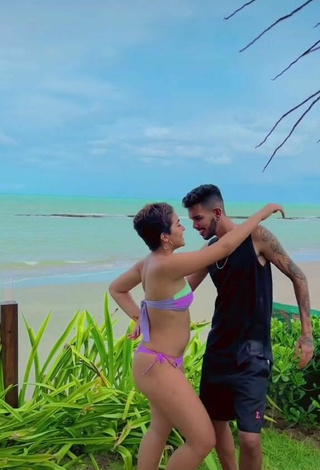 1. Sexy Taynara Cabral Shows Butt at the Beach