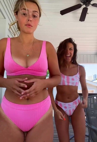 4. Sexy Kayla Patterson Shows Cleavage in Bikini