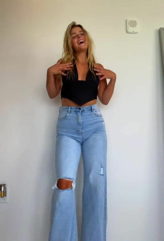 4. Sexy Kayla Patterson Shows Cleavage in Black Crop Top