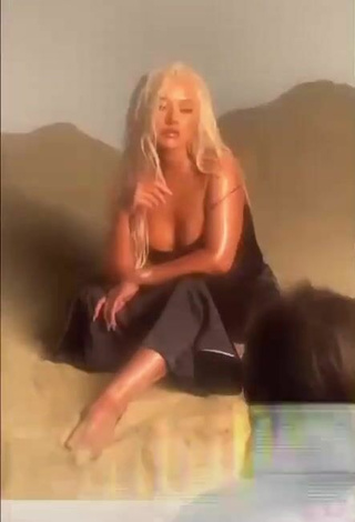 3. Sexy Christina Aguilera Shows Cleavage in Dress