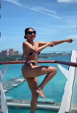 5. Sexy Yarissa RT in Bikini in the Sea