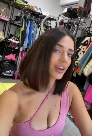 6. Sexy Noel LaPalomento Shows Cleavage in Pink Sport Bra