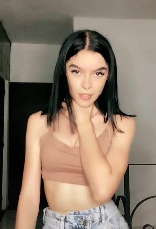 6. Sexy Abigail Glezz Shows Cleavage in Beige Crop Top