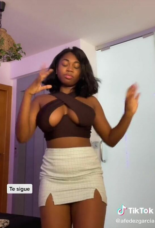 6. Sweetie Tania Fernández in Brown Crop Top and Bouncing Tits