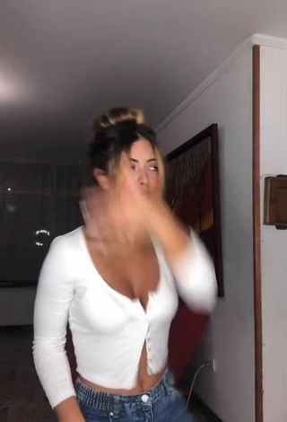 3. Hot Aleja Villeta Shows Cleavage in White Crop Top and Bouncing Boobs