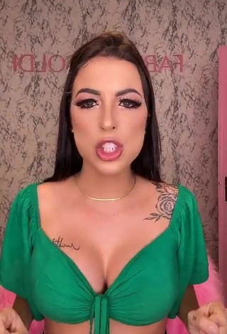 1. Beautiful Amanda Ferreira Shows Cleavage in Sexy Green Crop Top and Bouncing Boobs