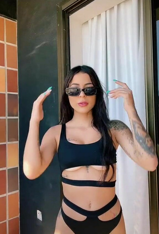 Sexy Amanda Ferreira Shows Cleavage in Black Swimsuit